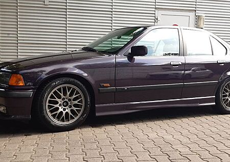 BMW 323i