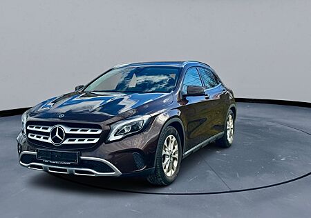 Mercedes-Benz GLA 200 / AHK/ Rückfahrkamera/ Sitzheizung