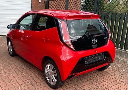 Toyota Aygo (X) Aygo (X) 1,0-l-VVT-i x-play touch x-play touch