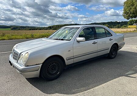 Mercedes-Benz E 240 ELEGANCE Elegance