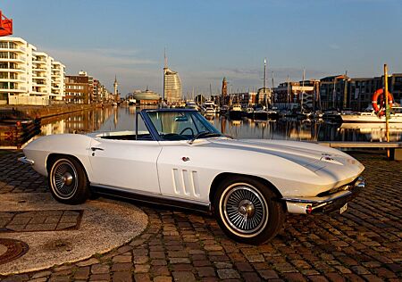 Chevrolet Corvette C2 Stingray Convertible