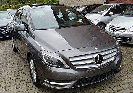 Mercedes-Benz B 180 Autom / Panorama / Rückfahrkam / 1. Besitz