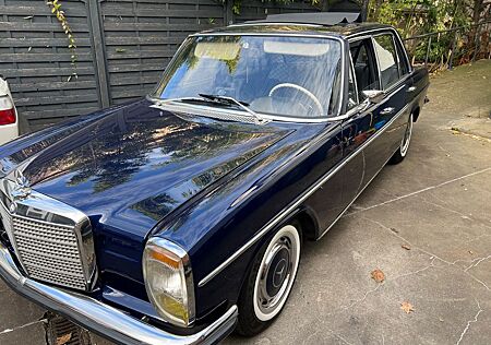 Mercedes-Benz 200 /8