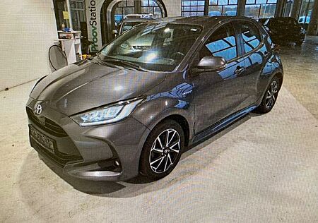 Toyota Yaris Hybrid Club-Automatic-LED-Safety Sense