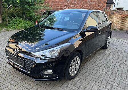 Hyundai i20 Select 1.2/Klima/Navi/Kamera/1Hand