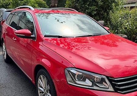 VW Passat Variant Volkswagen Passat Highline Camera DSG Leder Panorama AHK