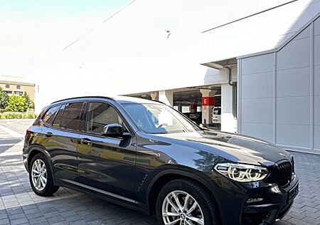 BMW X3 xDrive30i ADVANTAGE AT ADVANTAGE