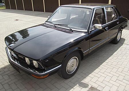 BMW 525 E12