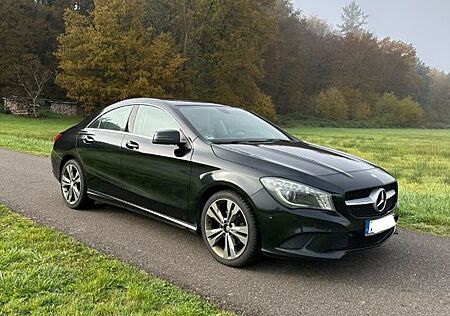 Mercedes-Benz CLA 200 mit 12 Felgen und Reifen Inspektion NEU