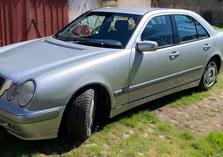 Mercedes-Benz 240 E240