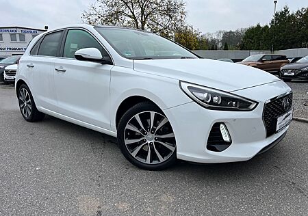 Hyundai i30 Premium++1.Hand++Pano++