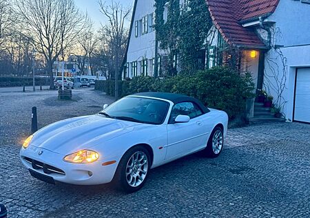 Jaguar XK8 Cabrio 4.0 deutsches Fahrzeug 2. Hand