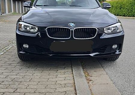 BMW 320i -