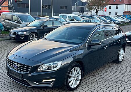 Volvo V60 *XENON*AHK*SHZ VORNE & HINTEN*TEMPO*