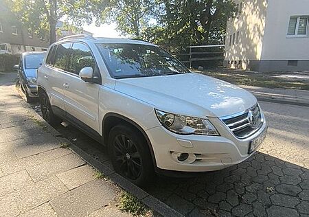 VW Tiguan Volkswagen 2.0 TDI Automatik 4MOTION Trend & Fun...