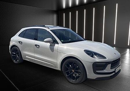 Porsche Macan - -