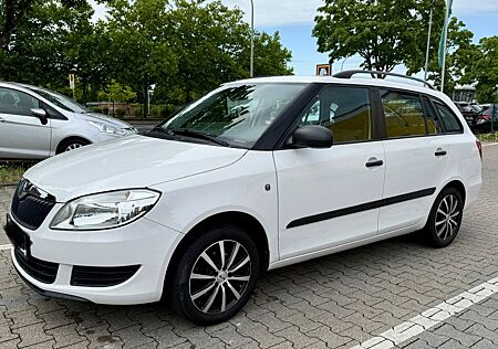 Skoda Fabia Combi 1.4l, 8-fachBereift,Anhängerkupplung