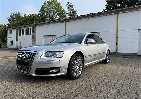 Audi S8 5.2 V10 quattro