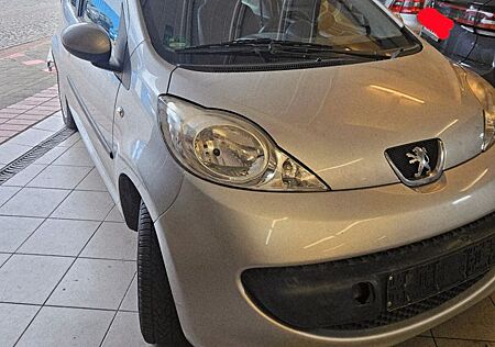 Peugeot 107 Neuer TÜV Neue Reifen Neue Batterie