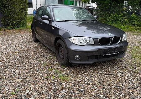 BMW 118d - SCHECKHEFT GEPFLEGT