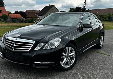 Mercedes-Benz E 200 Lim. CGI Avantgarde Autom., Klima, Bi-Xenon, PDC