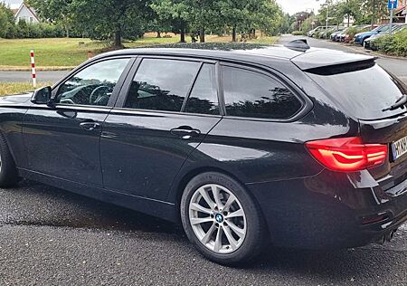 BMW 325d Touring Advantage 8- Fach bereift.