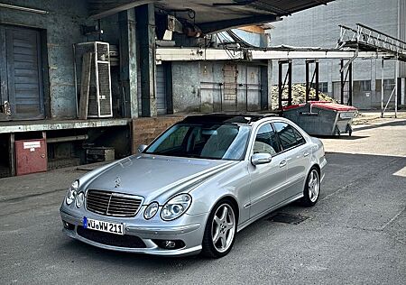 Mercedes-Benz E 320 AMG-Paket Lim. Nappal. Sitzklima. Pano.