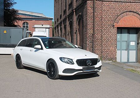 Mercedes-Benz E 220 T d Autom.*360°*LED*P-Dach*20"LM*Ambiente