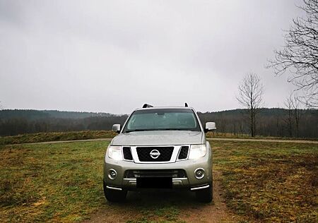 Nissan Pathfinder 3.0 V6 dCi DPF 4WD Automatik LE