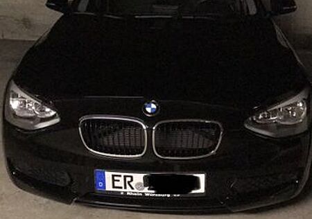 BMW 114i -*Bildschirm+NAVI+MULTI+PDC Vorn & hinten*