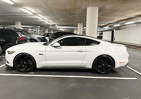 Ford Mustang 5.0 V8 Sound, RECARO, BREMBO