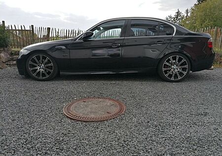 BMW 325i E90 BJ. 2005 - schwarz