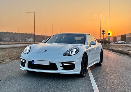 Porsche Panamera Turbo +