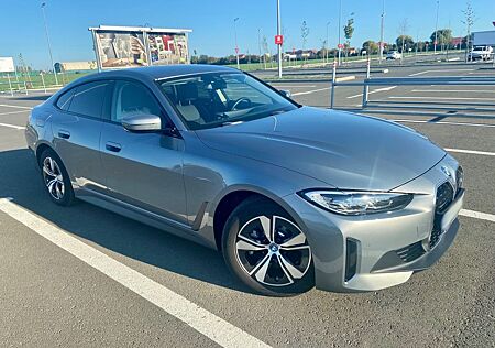 BMW i4 eDrive40 - 3.600 km | Makelloser Zustand