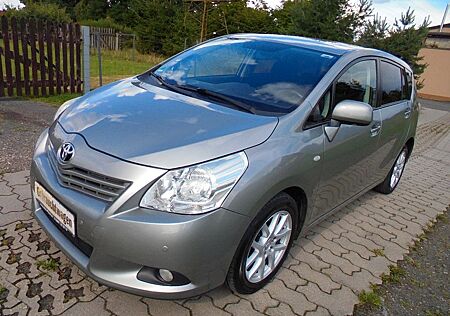 Toyota Verso 2.0l D-4D Travel NAVI RFK SHZ GEPFLEGT!