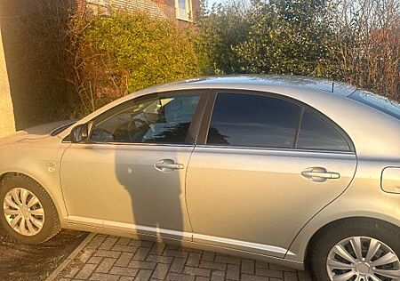 Toyota Avensis Sol 2,2-l-D-CAT Sol