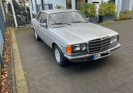 Mercedes-Benz 230 W123 Coupé automatik