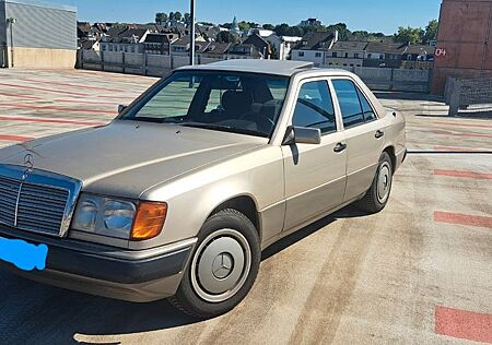 Mercedes-Benz 220 220E