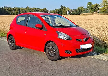 Toyota Aygo (X) Aygo (X) 1,0 1. Hand, scheckheftgepflegt
