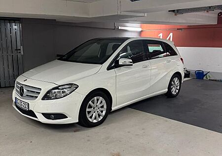 Mercedes-Benz B 180 -