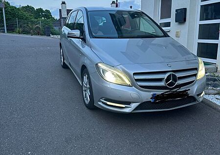 Mercedes-Benz B 180 Automatik sehr gepflegt
