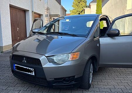 Mitsubishi Colt 1.3 mit tüv bis 07/27