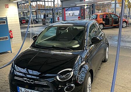 Fiat 500E gebraucht kaufen Fiat 500E Limousine - wie Neu -nur 6000km TüV Neu