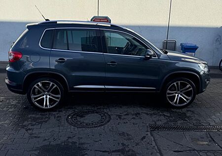 VW Tiguan Volkswagen 2.0 TSI 147kW Auto 4MOTION Track & Fi...