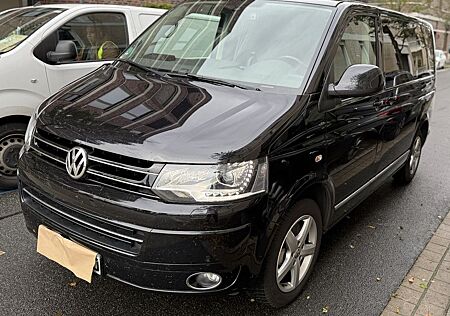 VW T5 Multivan Volkswagen Highline zum Schlafen ausgerüstet
