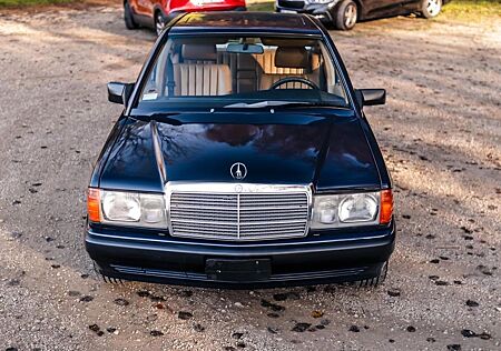 Mercedes-Benz 190 190E 2,6 Liter 160 PS nur 89.000k mit H-Kennz.