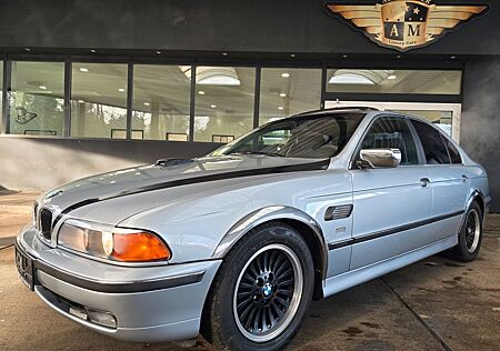 BMW 528i Automatik M-Sportpaket LEDER/PDC/Navi
