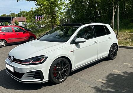VW Golf Volkswagen 2.0 TSI GTI Performance GTI Performance
