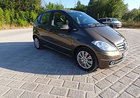 Mercedes-Benz A 180 ELEGANCE Autotronic ELEGANCE