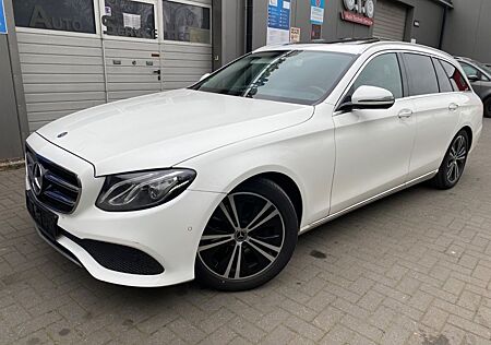 Mercedes-Benz E 220 E -Klasse T-Modell d/Schiebedach